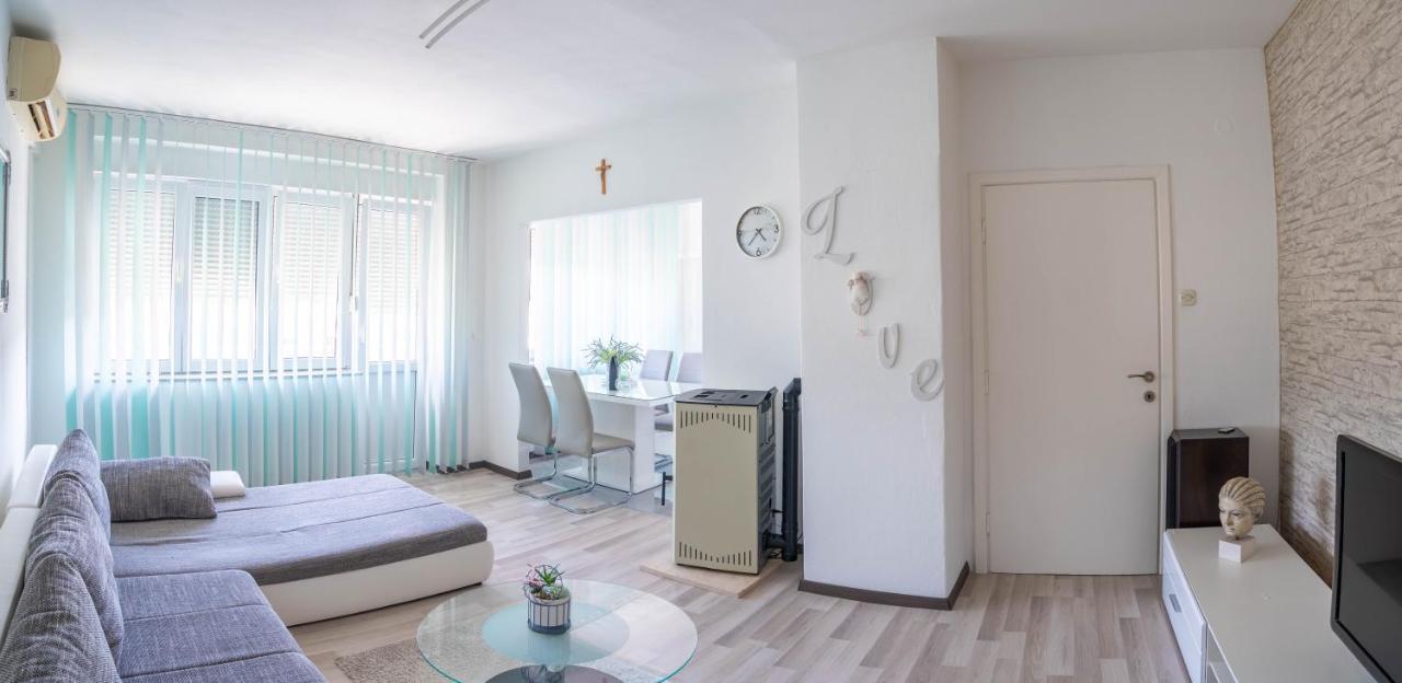 Апартаменти Apartman M Книн Екстер'єр фото
